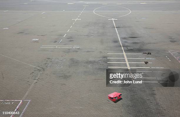 lost luggage - airport tarmac stock pictures, royalty-free photos & images