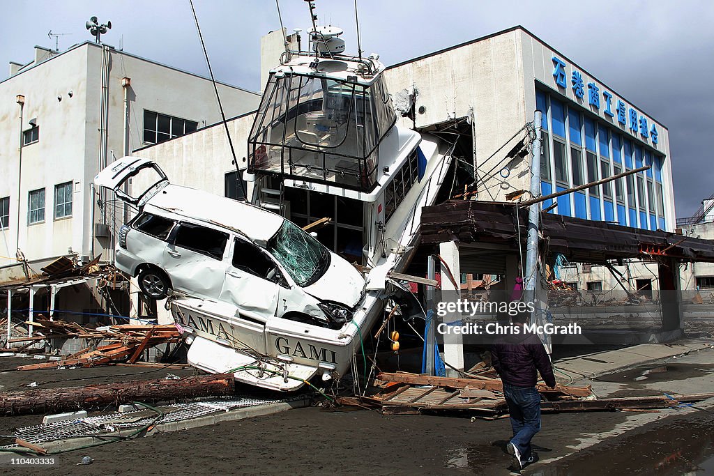 Japan Struggles To Deal With Nuclear Crisis And Tsunami Aftermath