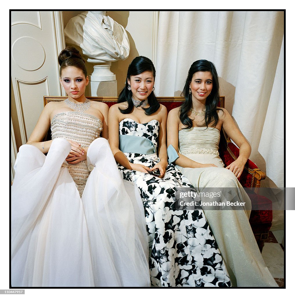 rodillo Petrificar flotante Debutantes Ariel Ho-Kjaer, Jasmine Li and Tatiana Shin-Botin are... Fotografía de noticias - Getty Images rodillo Petrificar flotante Debutantes Ariel Ho-Kjaer, Jasmine Li and Tatiana Shin-Botin are... Fotografía de noticias - Getty Images