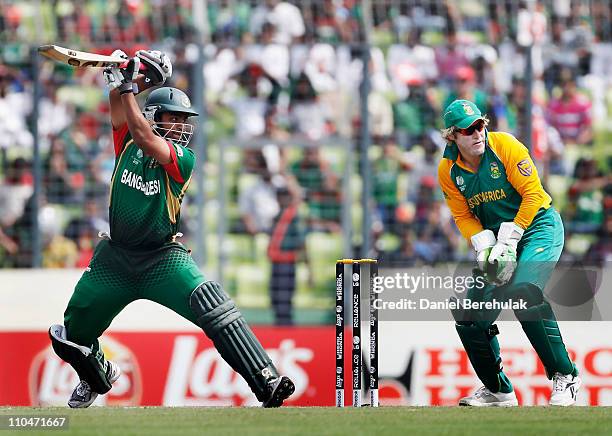 Tamim Iqbal of Bangladesh bats during the ICC World Cup Cricket Group B match between Bangladesh and South Africa at Shere-e-Bangla National Stadium...