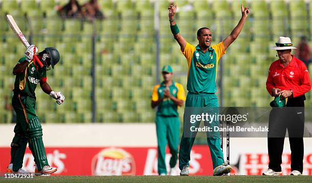 Robin Peterson of South Africa celebrates celebrates victory after taking the wicket of Naeem Islam of Bangladesh caught by Graeme Smith during the...