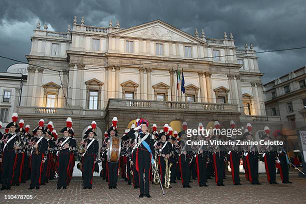 The band of Italian special police Carabineri pose in Piazza Della Scala after the concert at the Teatro alla Scala on March 19, 2011 in Milan,...