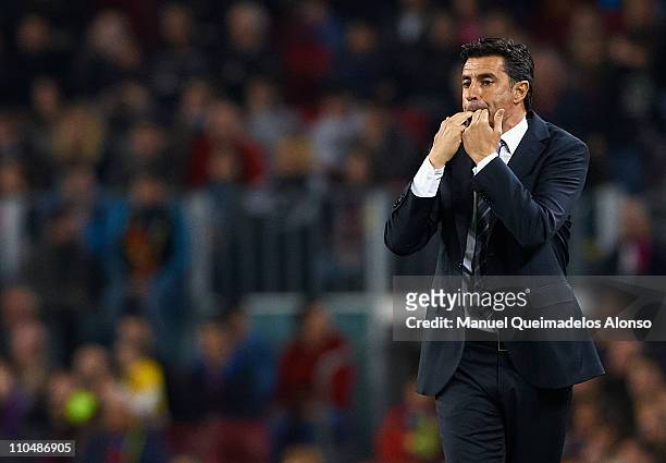 Head Coach Jose Miguel Gonzalez 'Michel' of Getafe reacts to his players during the La Liga match between Barcelona and Getafe at Camp Nou on March...