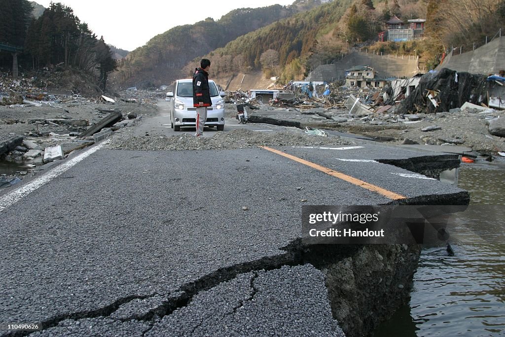 Japan Struggles To Deal With Nuclear Crisis And Tsunami Aftermath