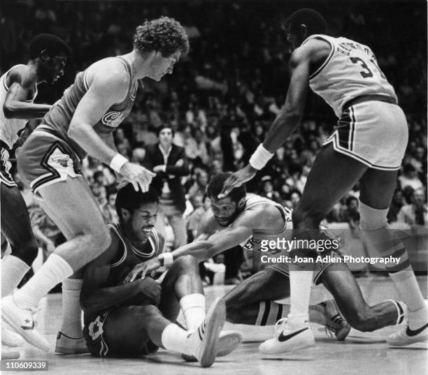 Inglewood Kareem Abdul Jabbar of the Los Angeles Lakers and David Greenwood of the Chicago Bulls scramble for the ball as Lakers Ollie Mack and...