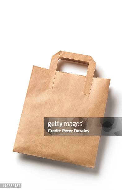 disposable brown paper bag with cope space - papier tüte stock-fotos und bilder