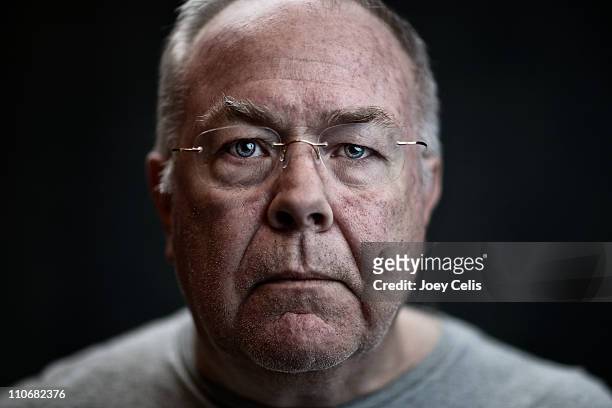 portrait of man - old man close up stockfoto's en -beelden