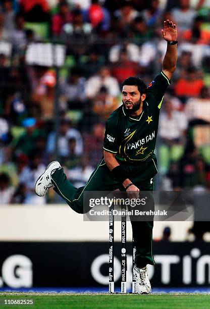 Shahid Afridi of Pakistan bowls during the 1st quarterfinal of the ICC Cricket World Cup at Shere-e-Bangla National Stadium on March 23, 2011 in...