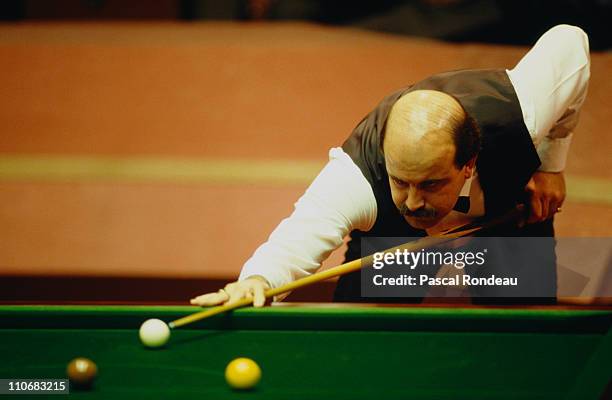 English snooker player Willie Thorne competing in the World Snooker Championship at the Crucible Theatre, Sheffield, 1988.