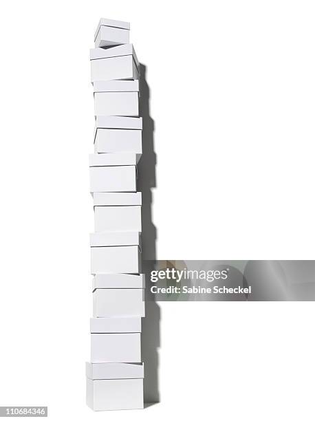 Empty Box Sample Stacking Tall Stack Of Boxes FotografĂas e imágenes de stock - Getty Images