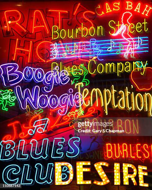 new orleans businesses neon signs - bourbon street new orleans fotografías e imágenes de stock