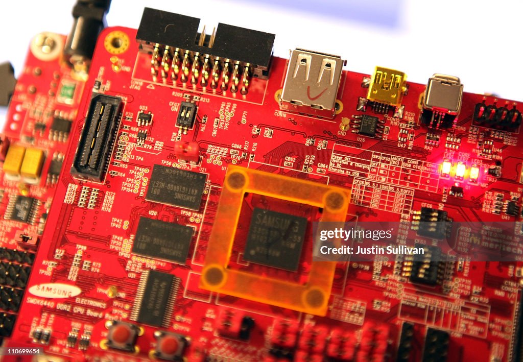 Samsung Highlights Mobile Products Using Its Thin Semiconductors