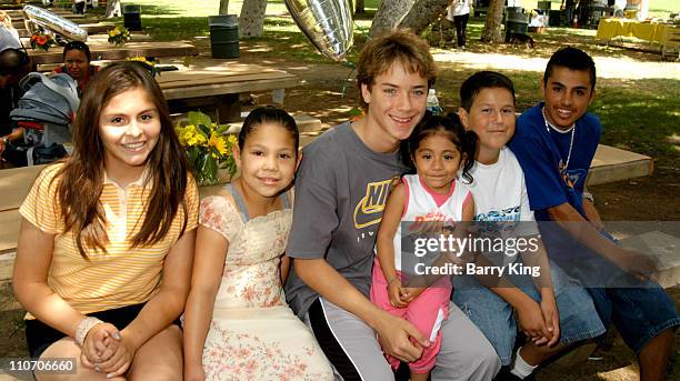 Jeremy Sumpter with children from The Los Angeles Ronald McDonald House