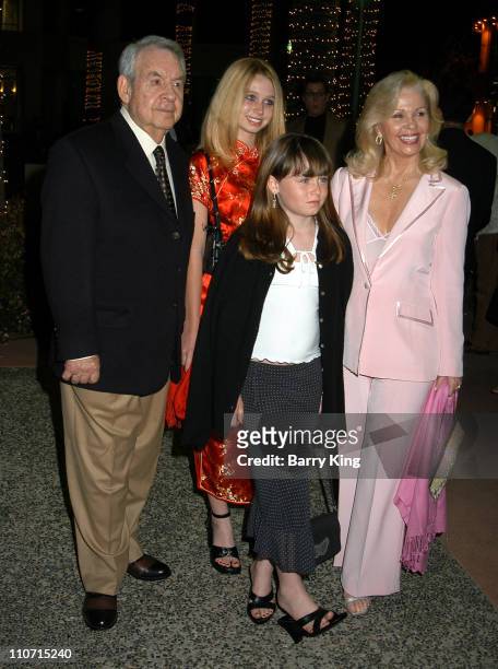 Tom Bosley, wife Patti and granddaughters Taylor and Hayley