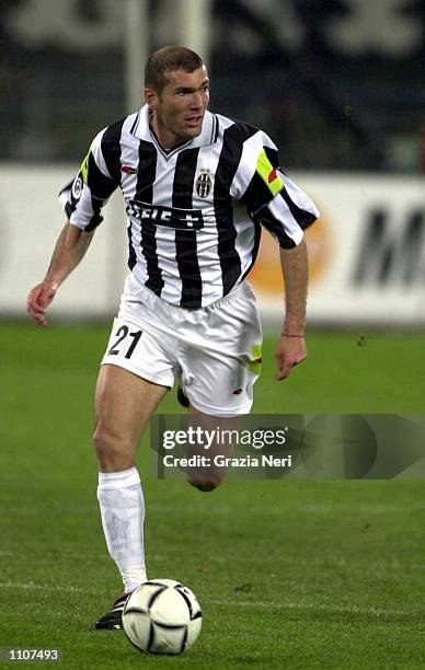 Zinedine Zidane of Juventus in action during the Serie A match between Juventus and Inter Milan at the Delle Alpi Stadium, Turin, Italy. Mandatory...