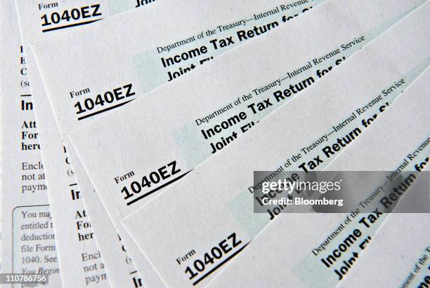 Form 2010 Irs 1040 Ez Forms Photos and Premium High Res Pictures - Getty Images