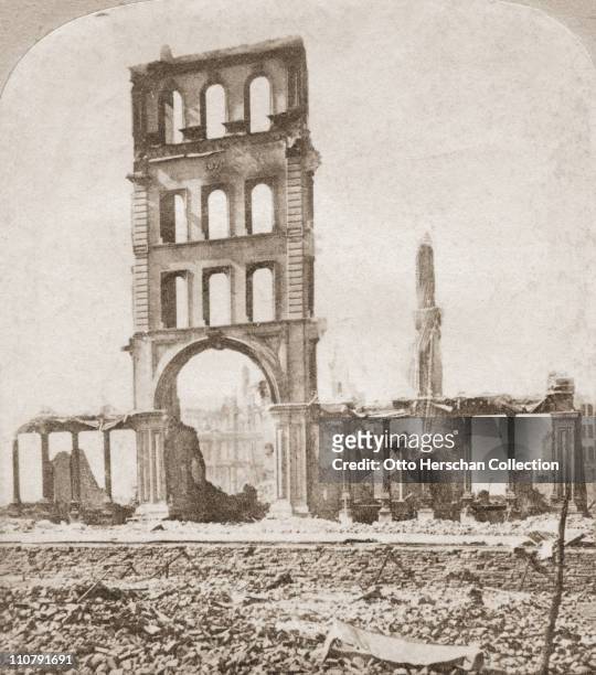 The ruins of Bigelow House in Chicago, after the Great Chicago Fire, 1871.