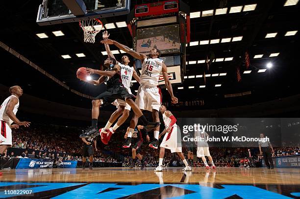 Playoffs: Temple Ramone Moore in action vs San Diego State Malcolm Thomas and Kawhi Leonard at McKale Memorial Center.Tucson, AZ 3/19/2011CREDIT:...