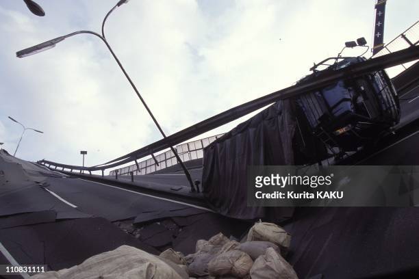 The Earthquake In Kobe, Japan On January 18, 1995 - Earthquake in Kobe.