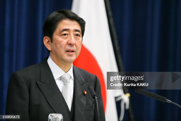 Japan'S Prime Minister Shinzo Abe Reshuffles His Cabinet In Tokyo, Japan On August 27, 2007 - Japan's Prime Minister Shinzo Abe speaks during a press...