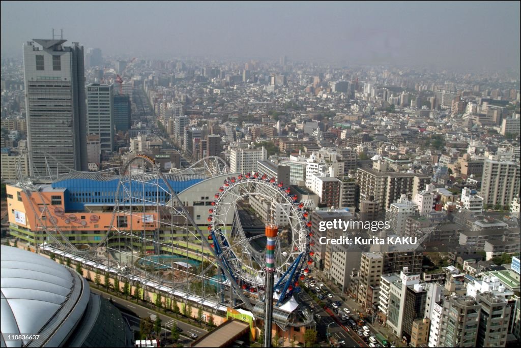 World'S First Center-Less Ferris Wheel Named 'Big O' And A Hyper-Roller-Coaster 'Thunder Dorphin' Which Run Through The Center Of The Wheel At 'Laqua' In Tokyo, Japan On April 18, 2003