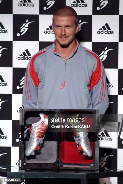 David Beckham Limited-Edition Adidas Predator Pulse Japan On July... Fotografía noticias - Getty