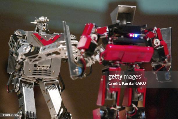 The 6Th Robo-One, A Competition Of Fighting Biped Robots In Kawasaki, Japan On August 08, 2004 - The 6th Robo-One, a combat competition among biped...