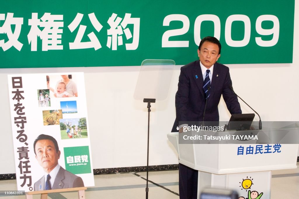 Japanese Prime Minister Taro Aso Announces His Party'S Manifesto For The General Election In Tokyo, Japan On July 31, 2009.