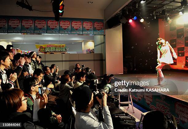 Uk Schoolgirl, Beckii Cruel, A New Web Star In Japan Seen By More Than 10 000 000 Young Japanese People In Kawasaki, Japan On February 14, 2010 -...