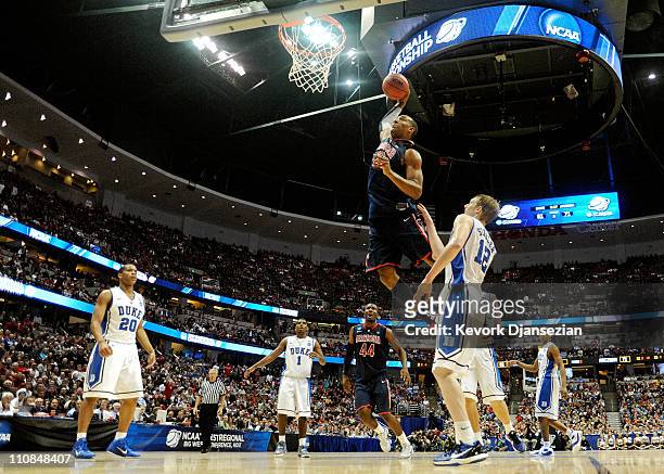 Derrick Williams of the Arizona Wildcats dunks the over Kyle Singler of the Duke Blue Devils during the west regional semifinal of the 2011 NCAA...