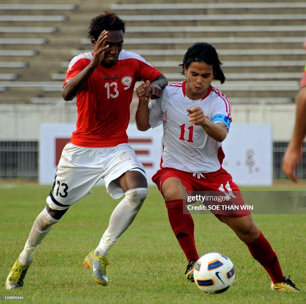 Myanmar's Myo Min Tun (R) fights for the