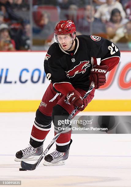 Lee Stempniak of the Phoenix Coyotes skates with the puck during the NHL game against the St. Louis Blues at Jobing.com Arena on March 22, 2011 in...