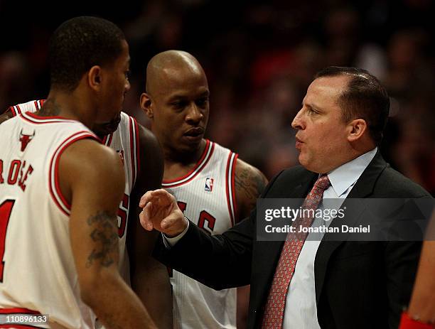 Head coach Tom Thibodeau of the Chicago Bulls gives instructions to Derrick Rose, Loul Deng and Keith Bogans during a game against the Memphis...