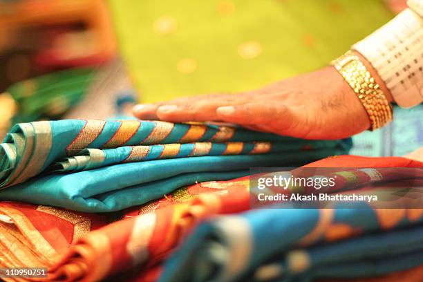 tradition, mysore silk saree - mysore fotografías e imágenes de stock