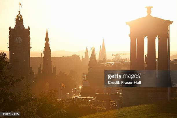 spires of edinburgh - edimburgo foto e immagini stock