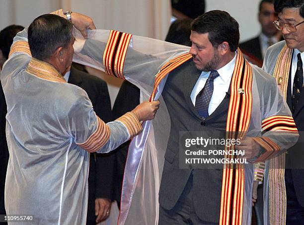 Adullah Robe 40 Honorable Degree Stock Photos, High-Res Pictures, and Images - Getty ...