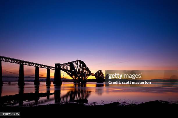 forth bridge sunset, scotland, uk. - firth of forth rail bridge stock pictures, royalty-free photos & images