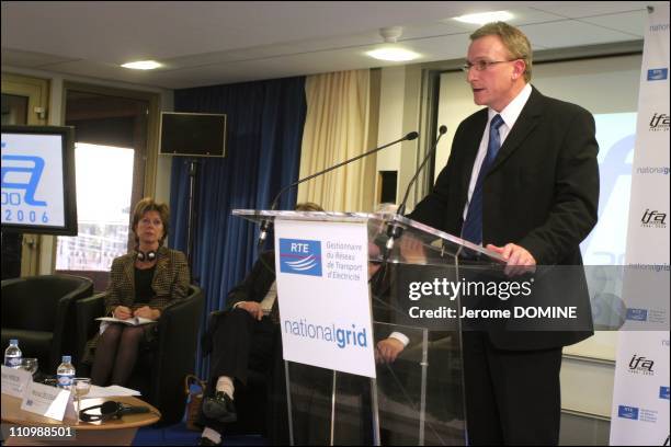 The twenty years of electrical interconnection France-England - Simon Cocks, Neelie Kroes in Calais, France on November 30th, 2006.