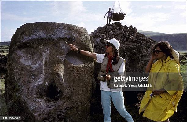Tongariki In 1960, A Tidal Wave Shifted And Broke The Fifteen Colossi Among The Heaviest Statues On The Island In 1992 Archeologist Claudio Cristino,...