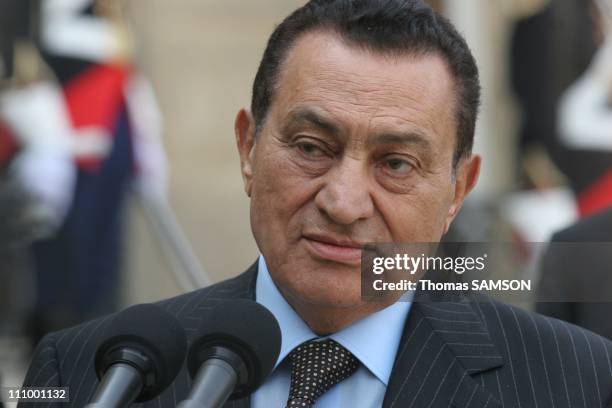 French president Jacques Chirac receives the president of Egypt, Hosny Mubarak, at Elysee Palace - Egyptian president Hosny Mubarak in Paris, France...