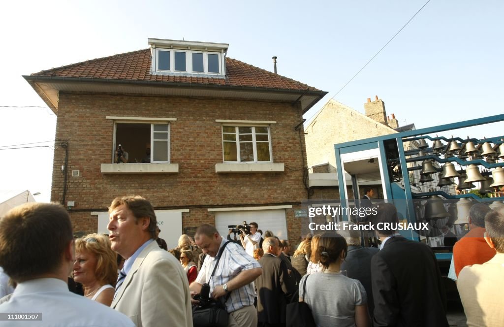 Gaz de France put the keys to the city of Bergues, where served as decor of post office for the film Bienvenue chez les Chtis in Bergues, France on June 10th, 2008