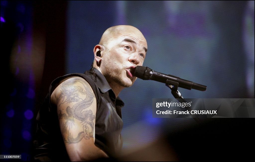 Second concert of the tour " Les fleurs du bien " of the french singer Pascal Obispo at Zenith of Lille, France on January 17th, 2007