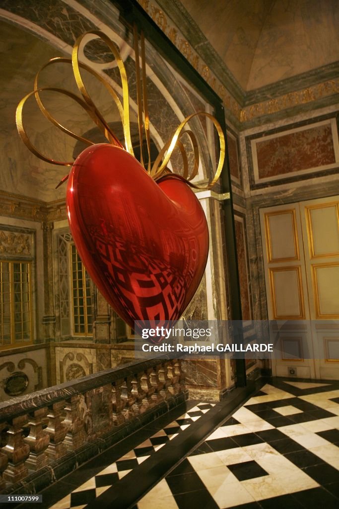 Jeff Koons Versailles American artist Jeff Koons exhibition in the Chateau de Versailles in ...