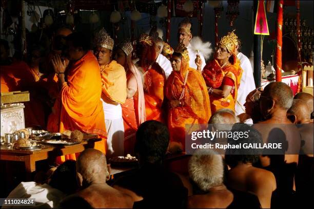 Bahubali, a giant of peace and colors - Donors and digambara monks celebrate the main steps in Adinatha's life, from his conception to his spiritual...