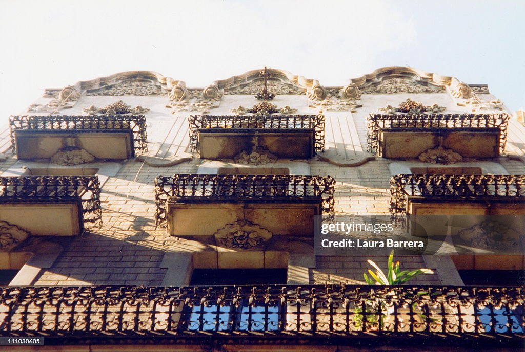 Symmetry of Barcelona balconies