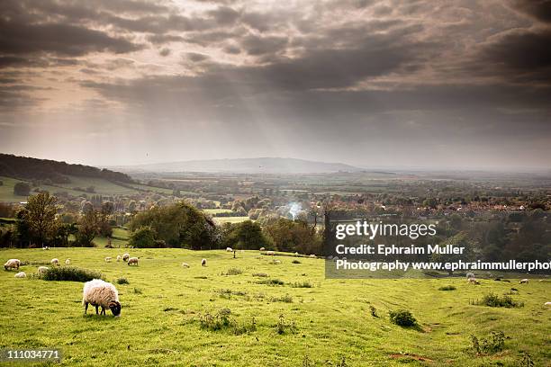 broadway views in cotswold - cotswolds - fotografias e filmes do acervo