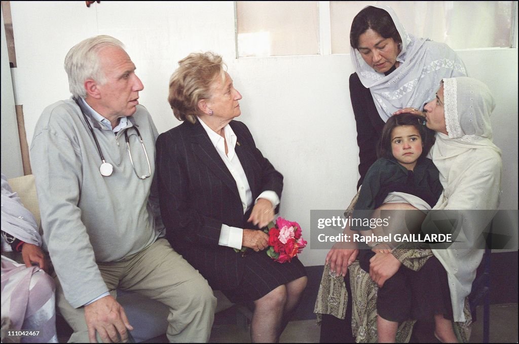 French President Jacques Chirac's wife Bernadette Brick lays the first of the "Hospital of the mother and child", the first hospital devoted to mothers and children in Kaboul, Afghanistan on May 27, 2003.