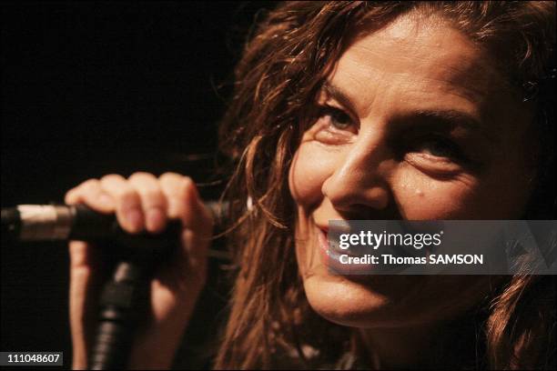 Elli Medeiros at her concert in the festival Les Femmes s'en melent at Dance Cafe in Paris, France on April 20th, 2006.