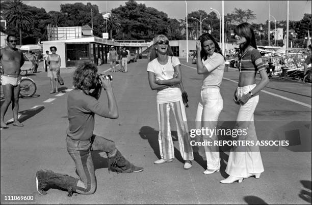 Johnny Hallyday in the sixties in France - Johnny Hallyday taking a picture of Sylvie Vartan, Sheila, Francoise Hardy in Saint Raphael , France, in...