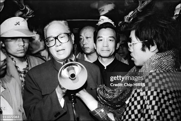 Zhao Ziyang With Students In Beijing, Chine On May 19, 1989